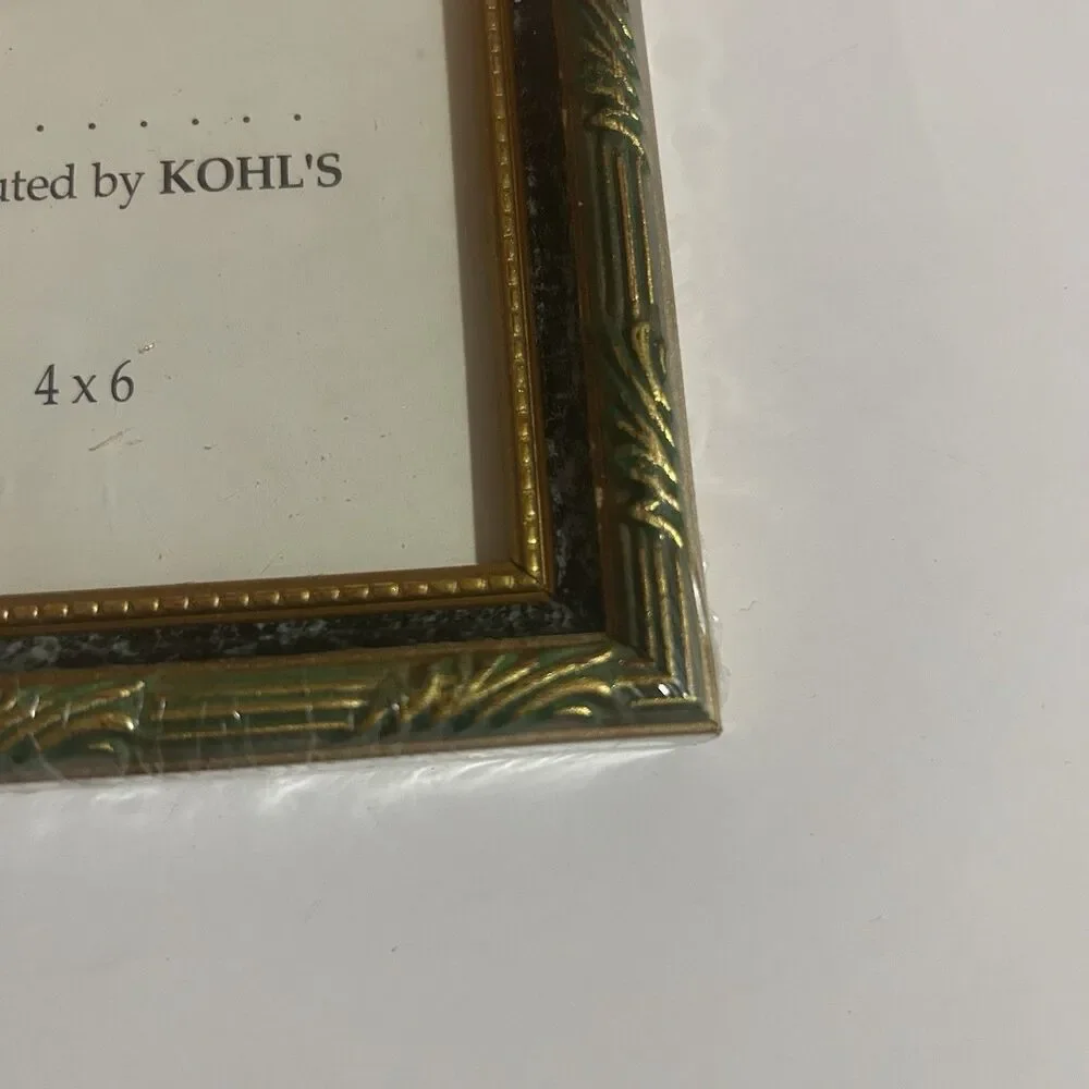 NWT Classic Vintage-Style 4x6 Tabletop Picture Frame Ornate Gold & Marble Detail